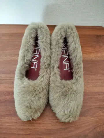 MANA 베이지 퍼 스틸레토 펌프스 사이즈 37