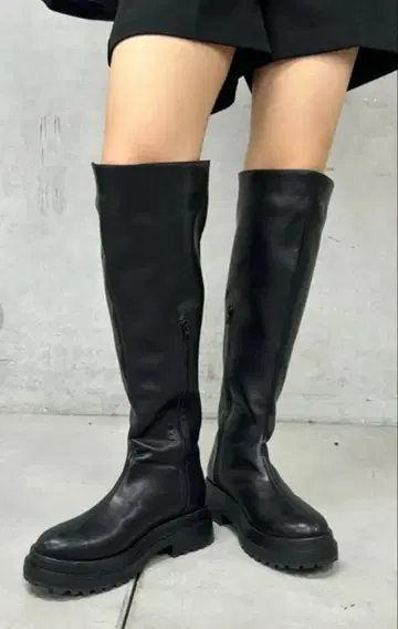 블랙 가죽 통굽 롱 부츠