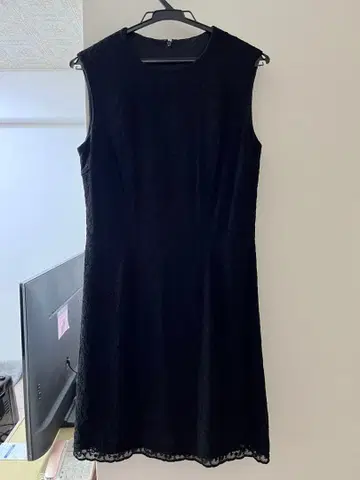 블랙 레이스 슬리브리스 무릎 기장 원피스