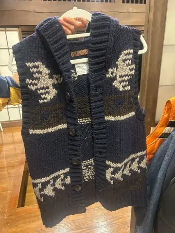 노르딕 무늬 니트 베스트 네이비