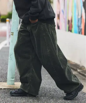 다크 그린 코듀로이 와이드 팬츠