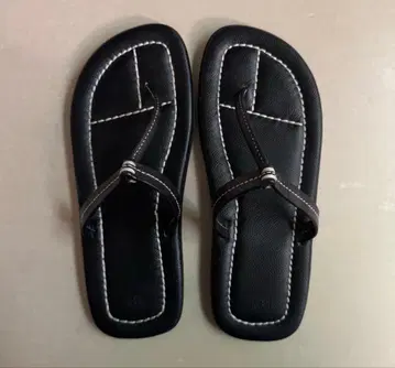 TOTEME t-strap sandals 새상품급