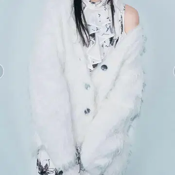 릴리 브라운 샤기 니트 가디건