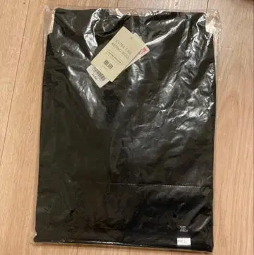 [ 새상품 택 포함 ] 유니클로 메리노 V넥 스웨터 XL 블랙