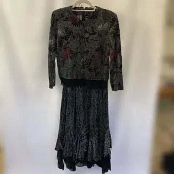 꽃무늬 긴팔 스커트 셋업 블랙, 레드 파티 등에 어떠신가요