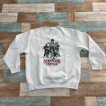 GU 스트레인저 싱스 XL 트레이닝복