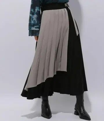 절개 하이 톤 플리츠 스커트 HARE