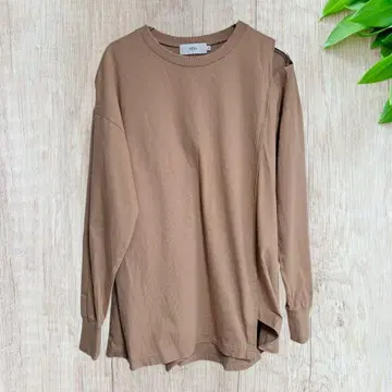 AZUL by moussy 브라운 왼쪽 어깨 숄더컷 M 사이즈 트레이닝복
