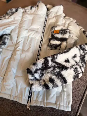 [클리닝 완료] LOUDMOUTH: 보아 절개 다운 자켓