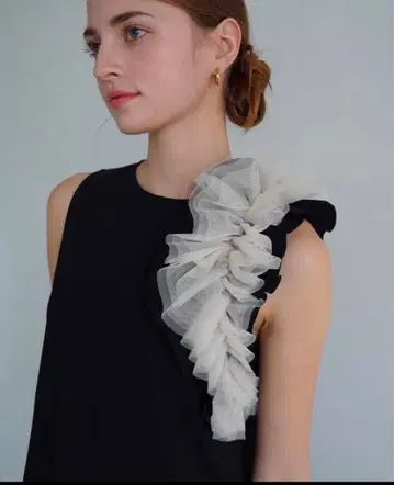 Acka. tulle no sleeve one-piece