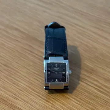 Tissot 실버/블랙 쿼츠 시계