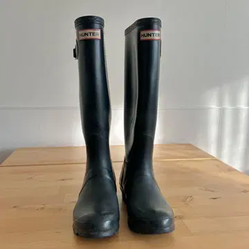 HUNTER 네이비 롱 부츠 버클 포함