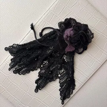 논논도르 꽃 모티브 브로치 코사지