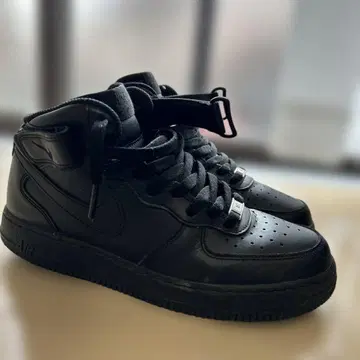 Air Force1 Black MID