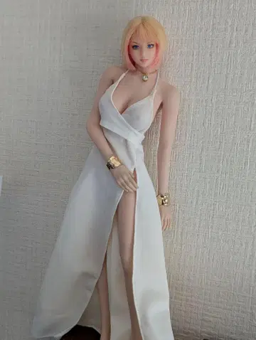 TBLeague S07C 오리지널 헤드 & 의상 포함 심리스 인형