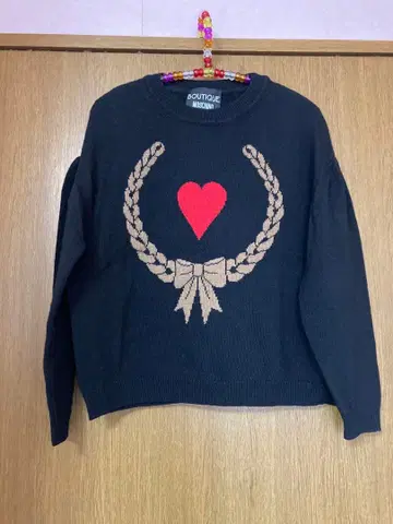 모스키노 스웨터