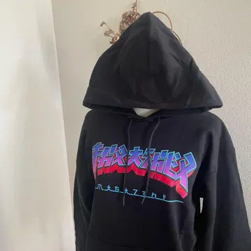 컬러풀 그래픽 블랙 후드티 트레셔 레어 로고