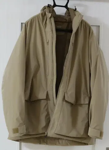 유니클로 하이브리드 다운 후드티 XL 베이지