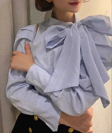 Bibiy. RIBBON CUFFS BLOUSE