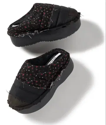 SUBU x PERVERZE 블랙 플라워 슬리퍼