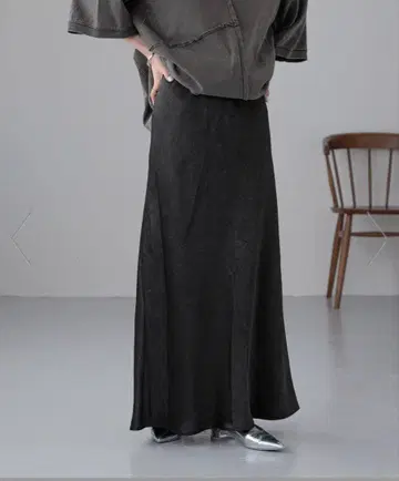 새상품 LOWRYSFARM 스트레치 새틴 스커트