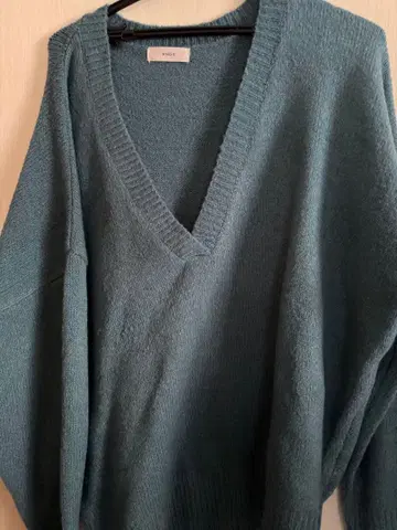 청록색 V넥 오버사이즈 니트 스웨터