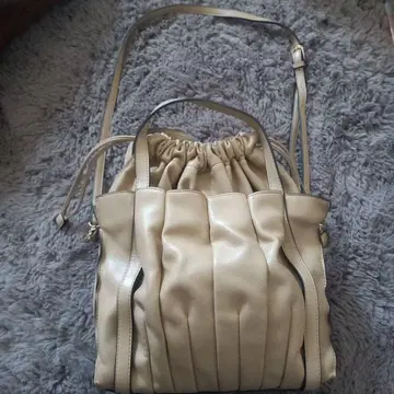 MONICA 베이지 개더 숄더백