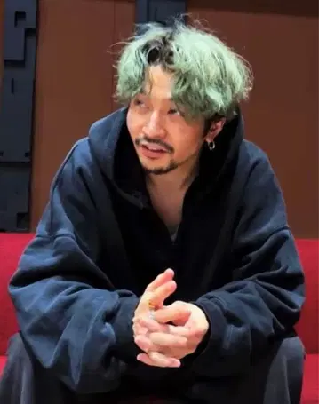 츠네타 다이키 착용과 매우 흡사한 지퍼 후드티 블랙 foodie