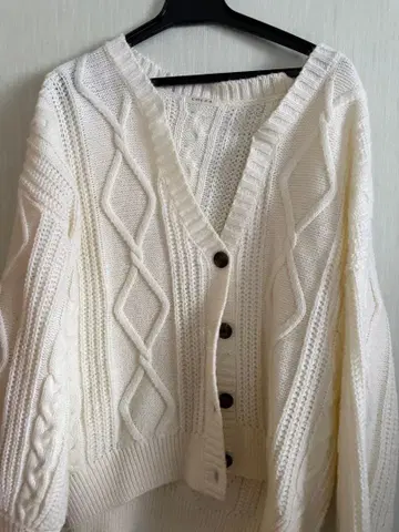 아이보리 케이블 니트 가디건