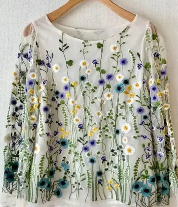 [ ANATELIER 아나텔리어 ] 꽃무늬 튤 자수 상의 사이즈 36