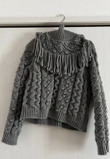 ZARA 그레이 프린지 스웨터