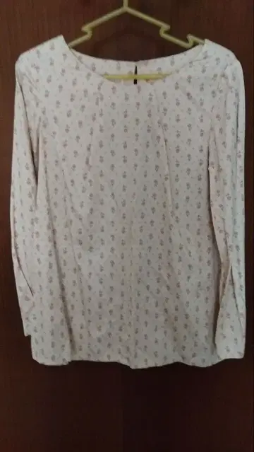 로라 애슐리 상의