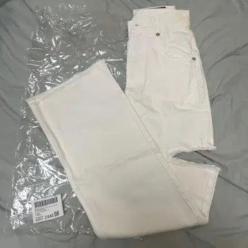 화이트 데님 프린지 밑단 사이드 컷