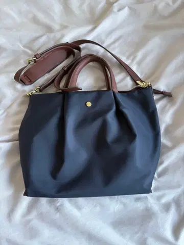 네이비 나일론 숄더백 로페피크닉