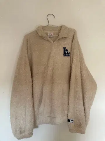 레어 LA 로고 자수 하프 지퍼 3L