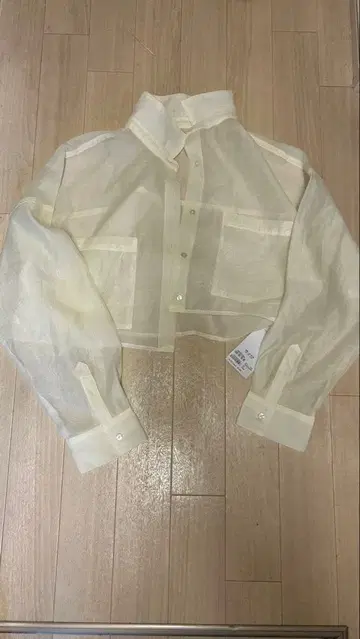 크림색 시스루 크롭 셔츠