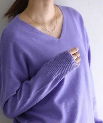 La TOTALITE 라토타리테 울 캐시미어 V넥 니트 퍼플