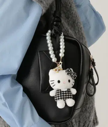 Elura [ HELLO KITTY ] 마스코트 코드 화이트 x 블랙02