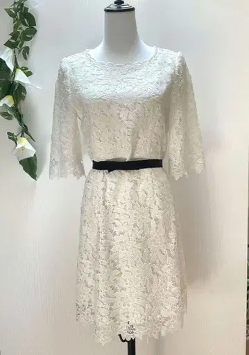 새상품급 리랜드트루 M 화이트 레이스 무릎 기장 원피스 결혼식에