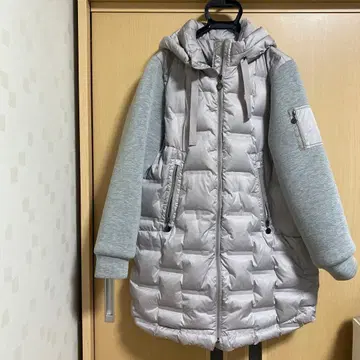 후드 부착 그레이 다운 자켓