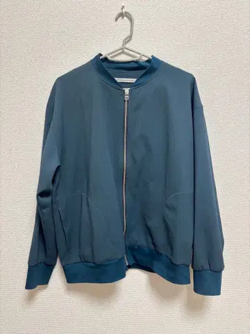 BASIC AND ACCENT 라이트 아우터