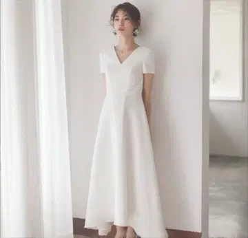 화이트 롱 원피스 반팔 V넥 웨딩 드레스