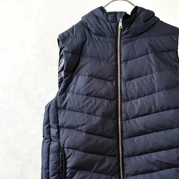 GAP 다운 베스트 후드 부착 포켓 부착 심플 아웃도어 레이어드