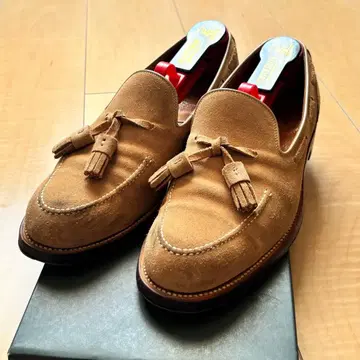 스코치 그레인 스웨이드 태슬 로퍼 레어 25 EE