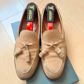 스코치 그레인 스웨이드 태슬 로퍼 레어 25 EE