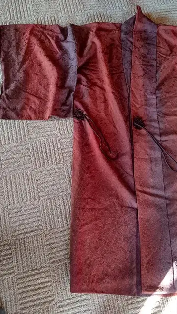 적갈색 겉옷 끈 포함