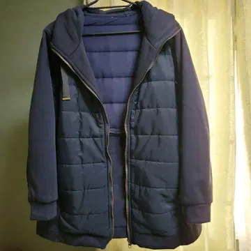 네이비 후드 부착 다운 자켓