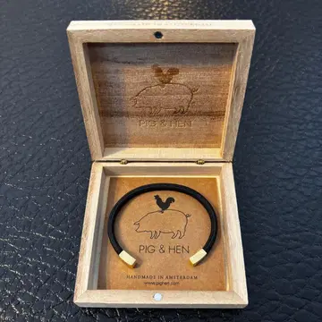 PIG & HEN 팔찌 블랙&골드