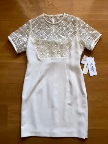 새상품 택 포함 릴리 브라운 비즈 장식 화이트 원피스 리본