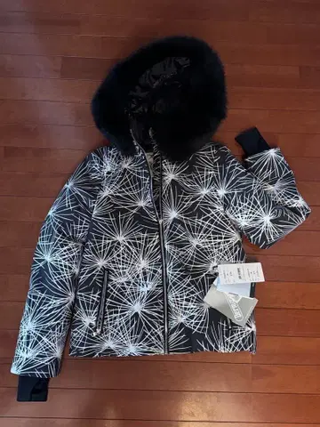 새상품 고급 레어템 Phoenix 여성용 다운 자켓 블랙 x 화이트